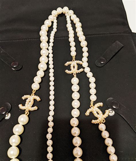 pre owned chanel pearl necklace.